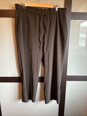 Women’s Liverpool Cropped Wide Leg Chinos in Dark Olive size XL